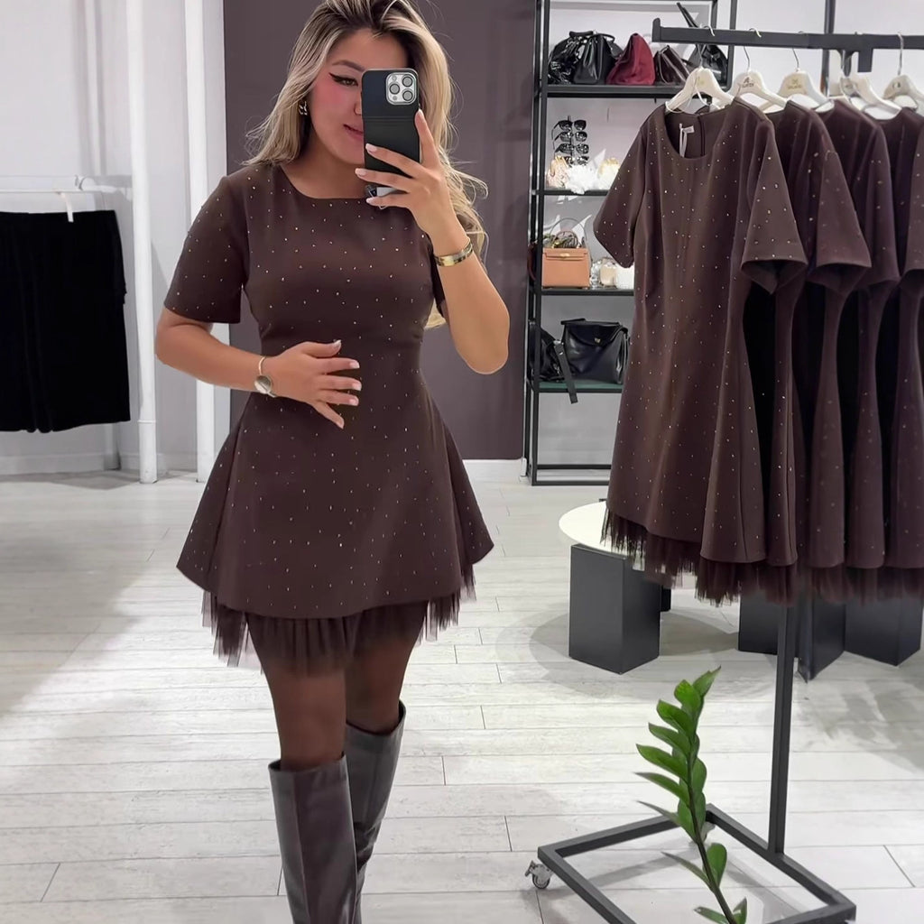 Vestido Curto Gola Redonda Slim Fit