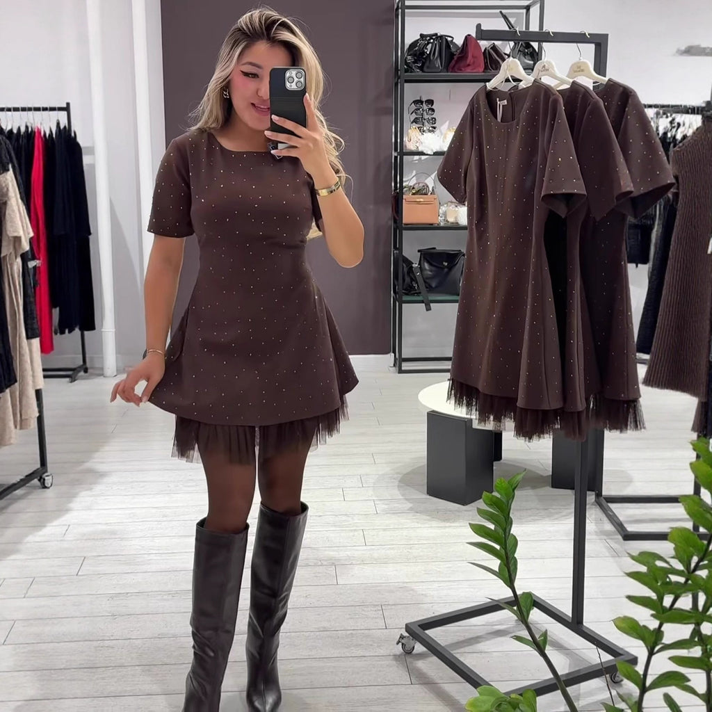 Vestido Curto Gola Redonda Slim Fit