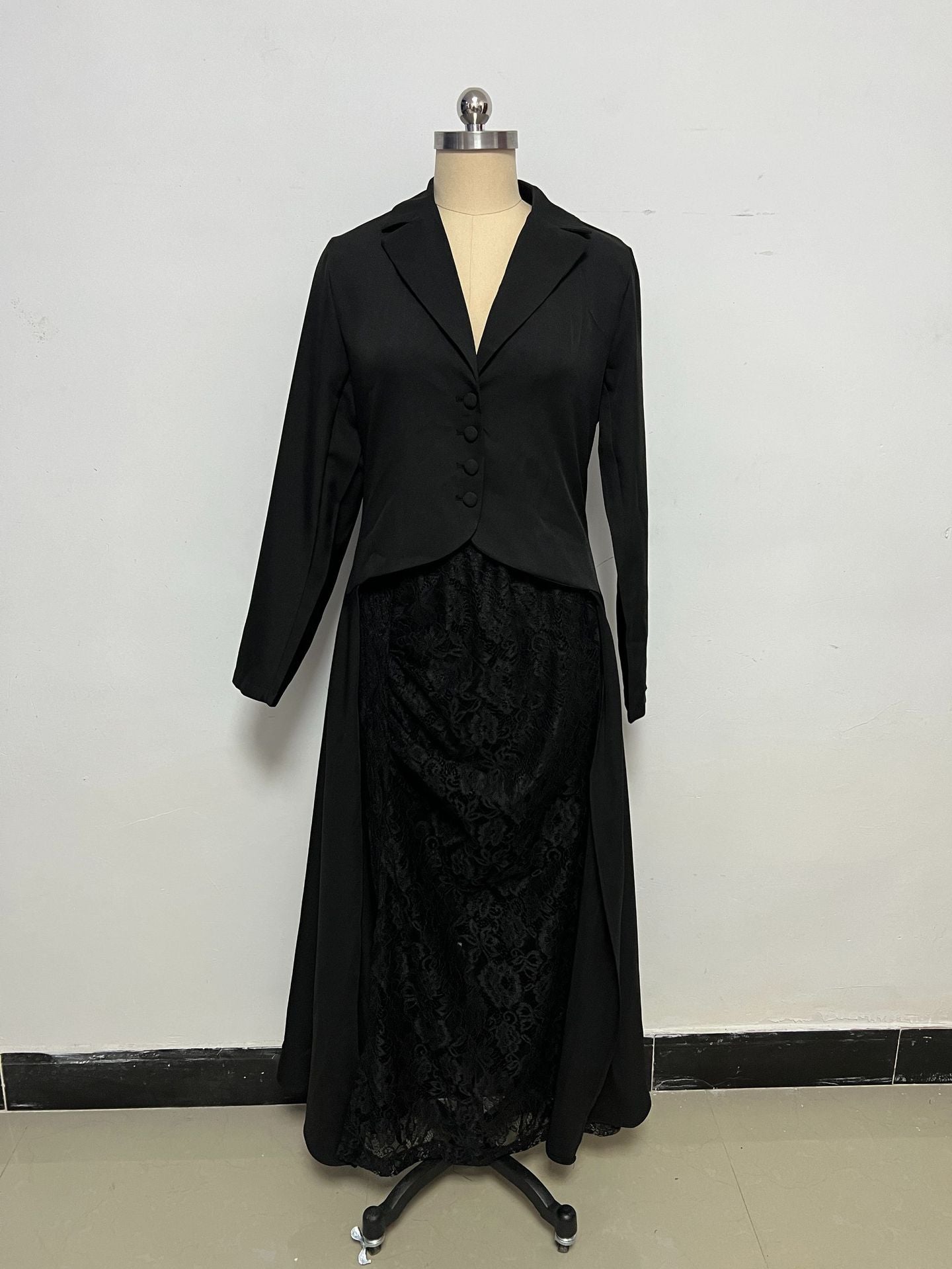 Vestido Longo Manga Longa com Renda e Colarinho