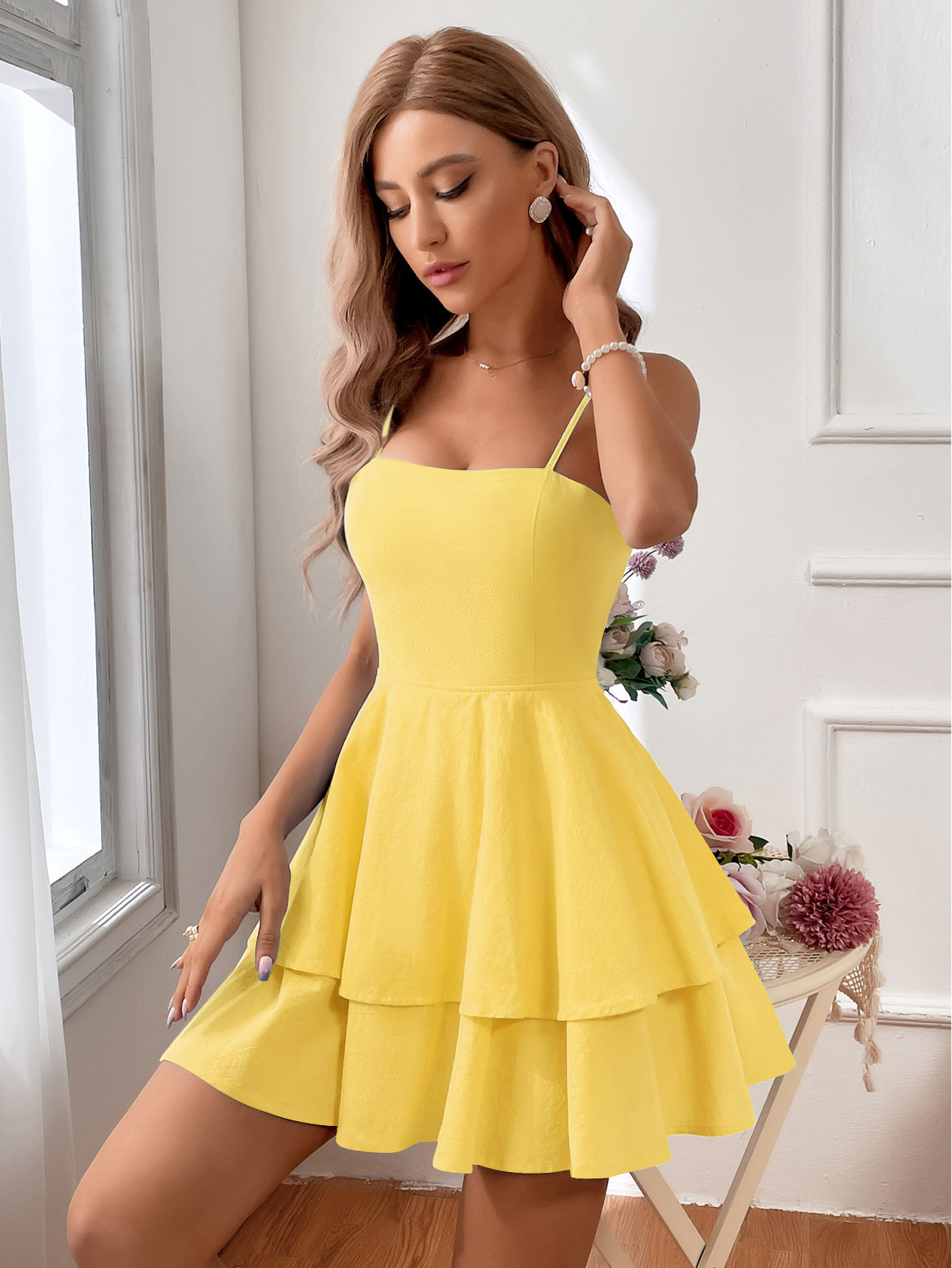 Vestido Curto Alça Decote Quadrado com Laço
